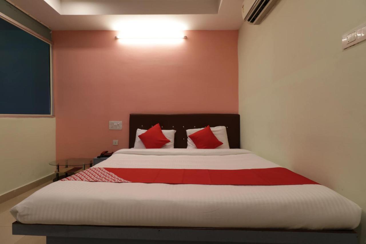 Oyo 29259 Hotel Rama Royal Nellore Kültér fotó