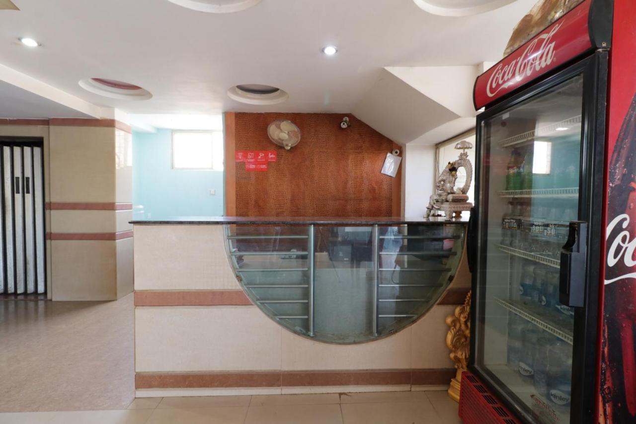 Oyo 29259 Hotel Rama Royal Nellore Kültér fotó